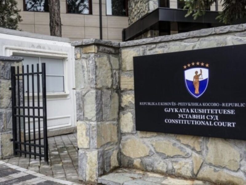 Gjykata Kushtetuese bashkon kërkesat e Kurtit dhe deputetëve të LVV-së për dekretin e presidentes