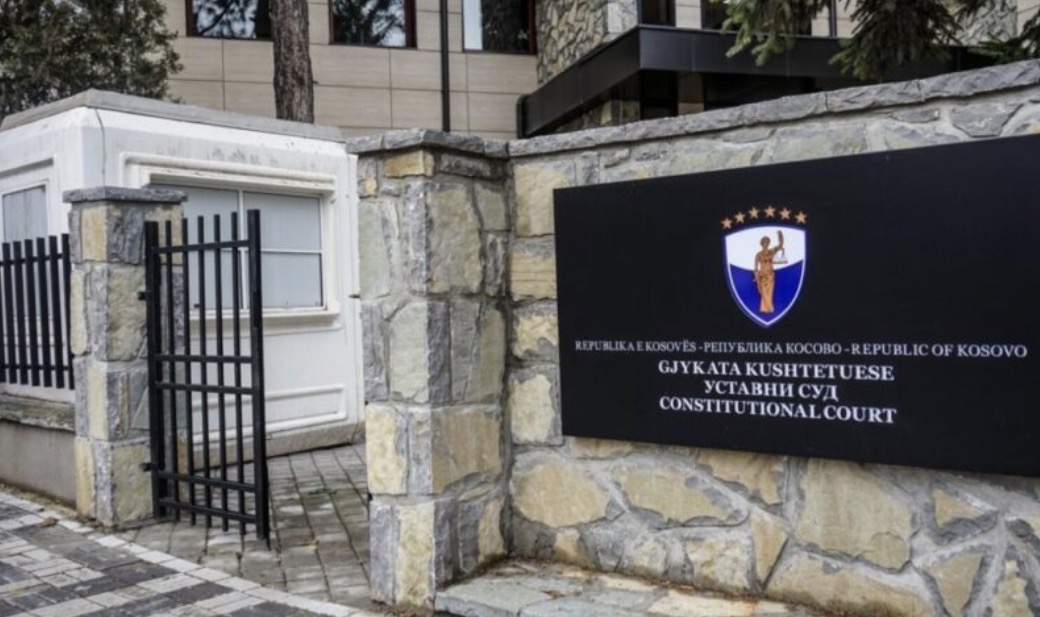 Gjykata Kushtetuese bashkon kërkesat e Kurtit dhe deputetëve të LVV-së për dekretin e presidentes