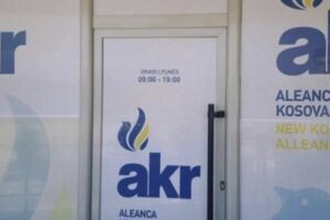 KQZ pezullon AKR-në