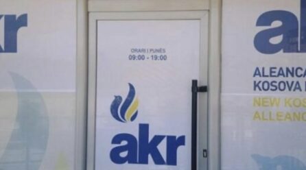 KQZ pezullon AKR-në