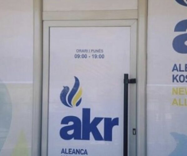 KQZ pezullon AKR-në