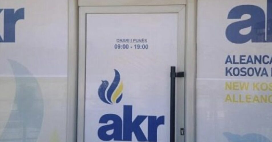 KQZ pezullon AKR-në