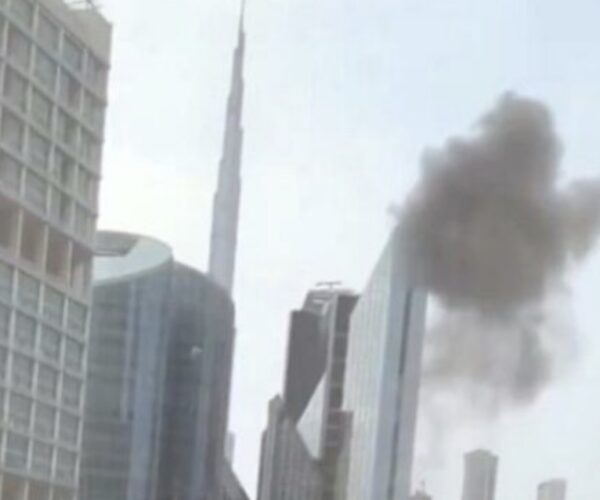 Shpërthime të fuqishme në Dubai: Tym i zi mbi qytet