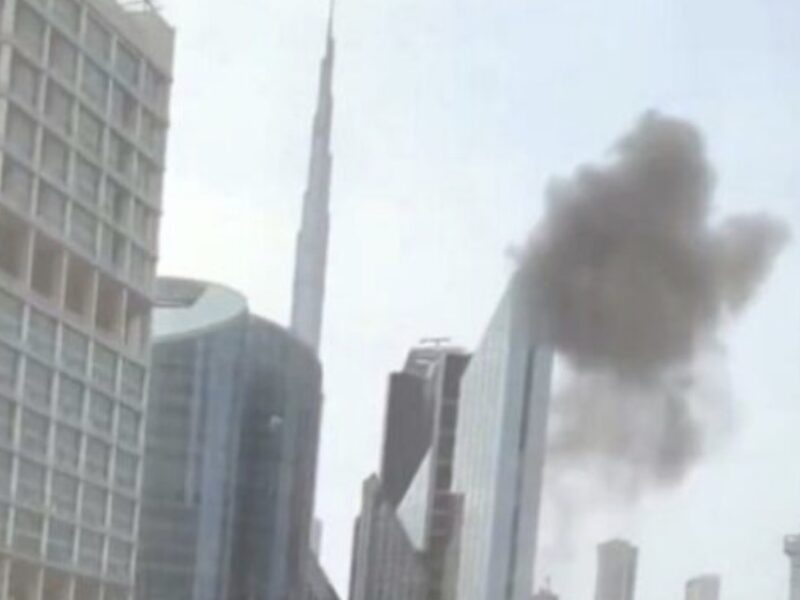 Shpërthime të fuqishme në Dubai: Tym i zi mbi qytet