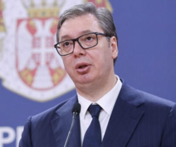 Reuters: Pasi fotografitë dolën në internet, Vuçiqi e pranon se Serbia ka blerë raketa balistike nga Kina