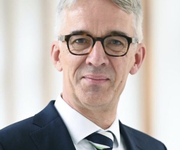 Ambasadori gjerman përgëzon Kosovën për Ligjin për të Huajt dhe Automjete