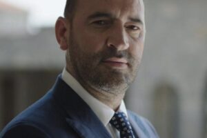 Daut Haradinaj kritikon Kurtin: “Po u hapet dritare dokumenteve jolegale të serbëve”