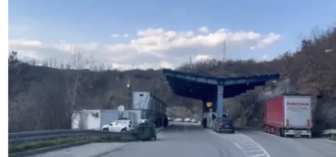 Përfundon protesta e serbëve afër Jarinjës, Qendra për Menaxhimin Kufitar: Qarkullimi po zhvillohet normalisht