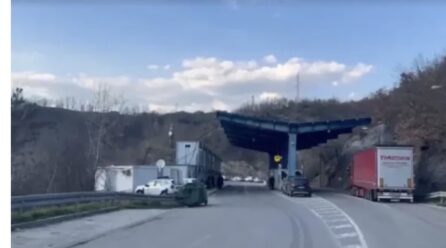 Përfundon protesta e serbëve afër Jarinjës, Qendra për Menaxhimin Kufitar: Qarkullimi po zhvillohet normalisht