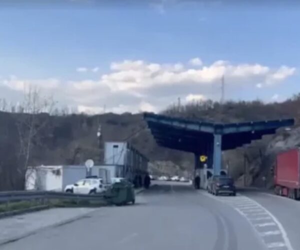 Përfundon protesta e serbëve afër Jarinjës, Qendra për Menaxhimin Kufitar: Qarkullimi po zhvillohet normalisht