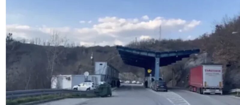 Përfundon protesta e serbëve afër Jarinjës, Qendra për Menaxhimin Kufitar: Qarkullimi po zhvillohet normalisht