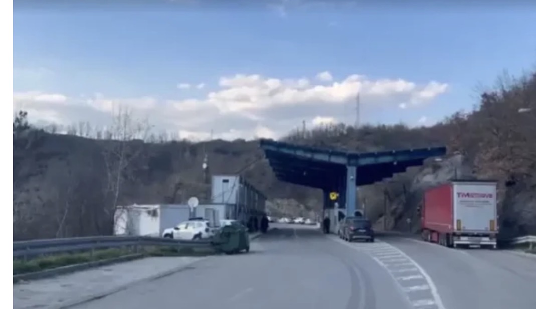 Përfundon protesta e serbëve afër Jarinjës, Qendra për Menaxhimin Kufitar: Qarkullimi po zhvillohet normalisht