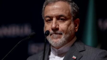 Irani “kurrë nuk ka kërkuar” armëpushim apo negociata, thotë ministri i jashtëm