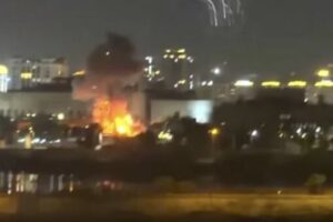 Përshkallëzohet konflikti – droni iranian godet ambasadën e SHBA në Bagdad, shpërthime të fuqishme edhe në Dubai