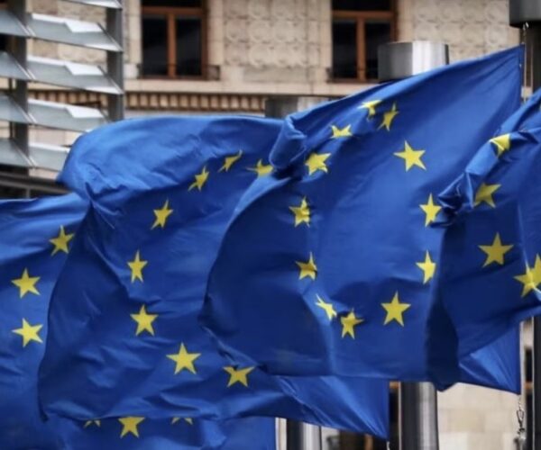 Komisioni Evropian ia heq të gjitha masat financiare Kosovës