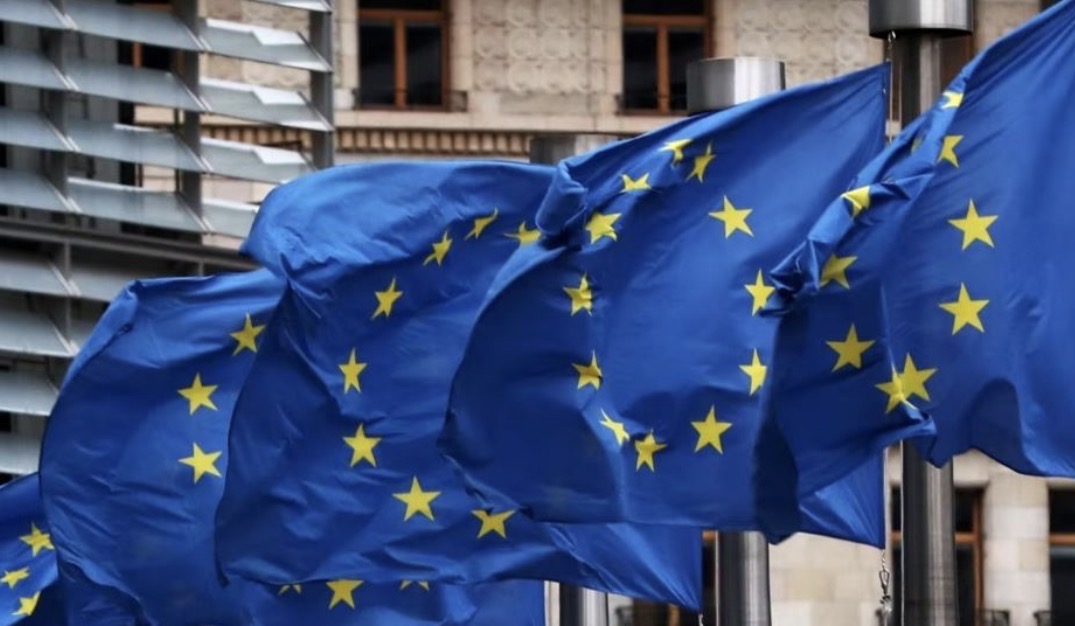 Komisioni Evropian ia heq të gjitha masat financiare Kosovës