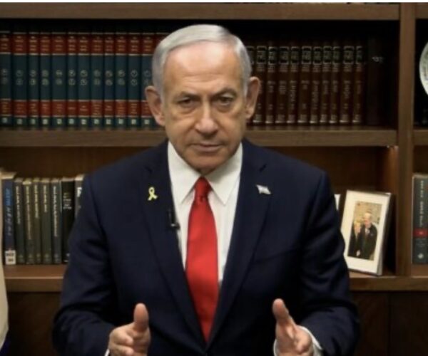 Netanyahu: Ne po e dobësojmë regjimin për t’u dhënë iranianëve një shans ta rrëzojnë atë