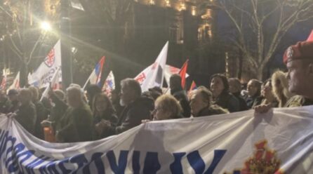 Djathtistët serbë protestojnë në Beograd kundër Ligjit për të huajt në Kosovë