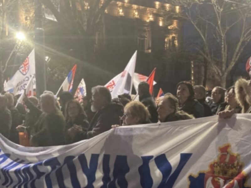 Djathtistët serbë protestojnë në Beograd kundër Ligjit për të huajt në Kosovë