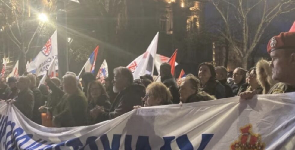 Djathtistët serbë protestojnë në Beograd kundër Ligjit për të huajt në Kosovë