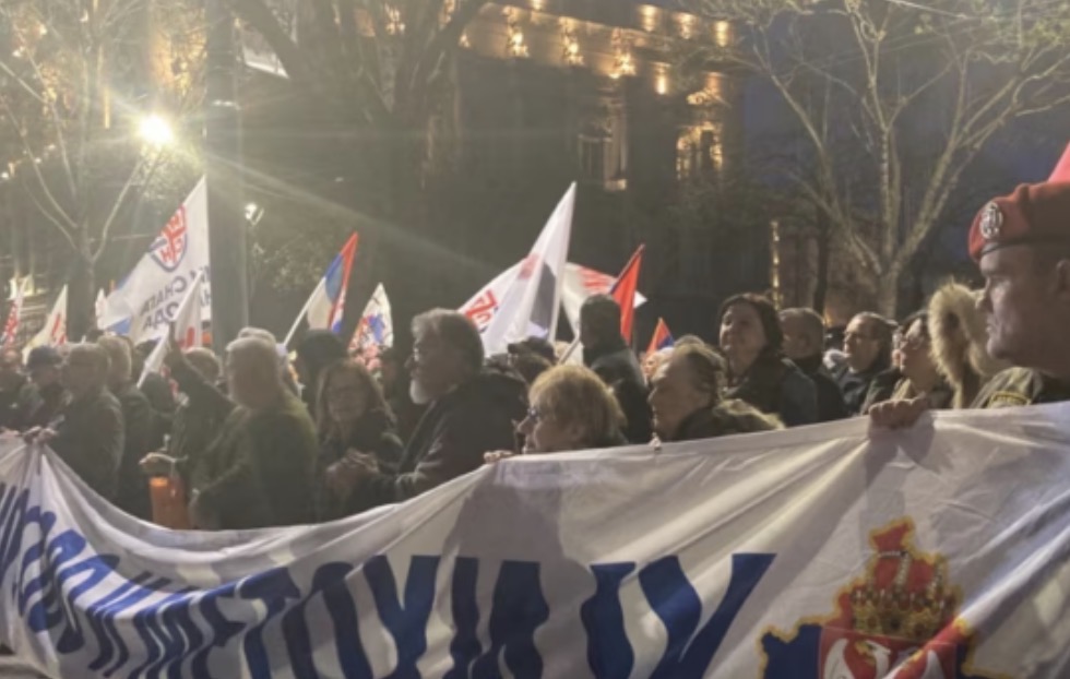 Djathtistët serbë protestojnë në Beograd kundër Ligjit për të huajt në Kosovë