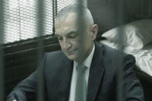 Meta, nga qelia: Burgun nuk e shoh si pengesë, por si test. Po shkruaj 3 libra. “Darka e ngjalave”, autokritikë e autokratit të sotëm