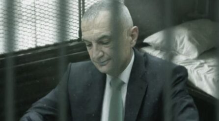 Meta, nga qelia: Burgun nuk e shoh si pengesë, por si test. Po shkruaj 3 libra. “Darka e ngjalave”, autokritikë e autokratit të sotëm