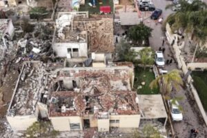 Raketat iraniane plagosin mbi 160 persona në qytetet izraelite pranë centralit bërthamor