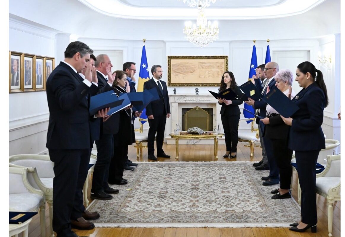 9 anëtarë të ri të KQZ-së u betuan para presidentes