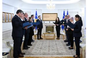 9 anëtarë të ri të KQZ-së u betuan para presidentes