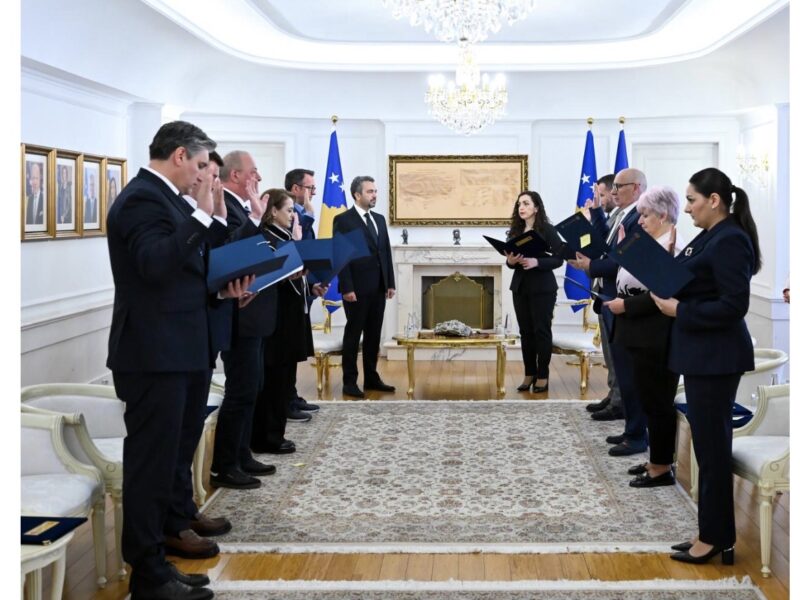 9 anëtarë të ri të KQZ-së u betuan para presidentes