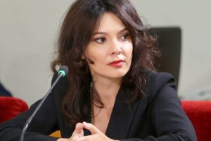 Spiropali: Heshtja si kufi- mes të vërtetës dhe zhurmës”