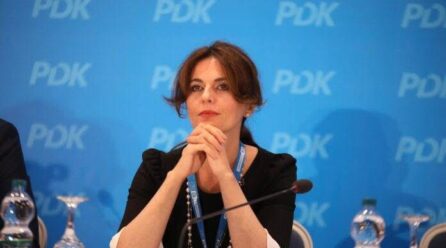 Qëndrim Kryeziu ia kërkon dorëheqjen bashkëpartiakës, Vlora Çitakut