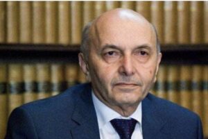 Mustafa: Figurën e Presidentit vështirë ta gdhendim si skulptor, por nëse VV e merr edhe këtë post, kthehemi në shtet njëpartiak