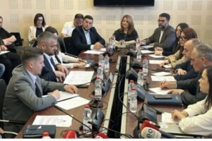 Behrami i kërkon që gjykimin e ish-krerëve të UÇK-së ta trajtojë me prioritet, ministri Hoti: Drejtësia do të ndodhë