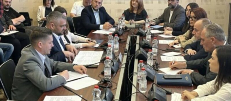 Behrami i kërkon që gjykimin e ish-krerëve të UÇK-së ta trajtojë me prioritet, ministri Hoti: Drejtësia do të ndodhë