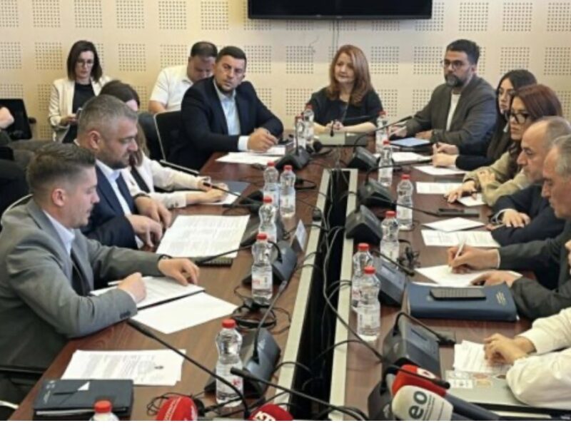 Behrami i kërkon që gjykimin e ish-krerëve të UÇK-së ta trajtojë me prioritet, ministri Hoti: Drejtësia do të ndodhë