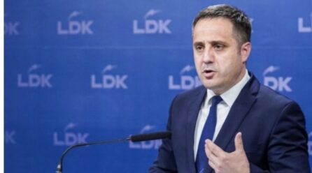 Driton Selmanaj reagon për faqen e re të Presidencës: I papranushëm injorimi i llogos që u bë në kohën e Rugovës