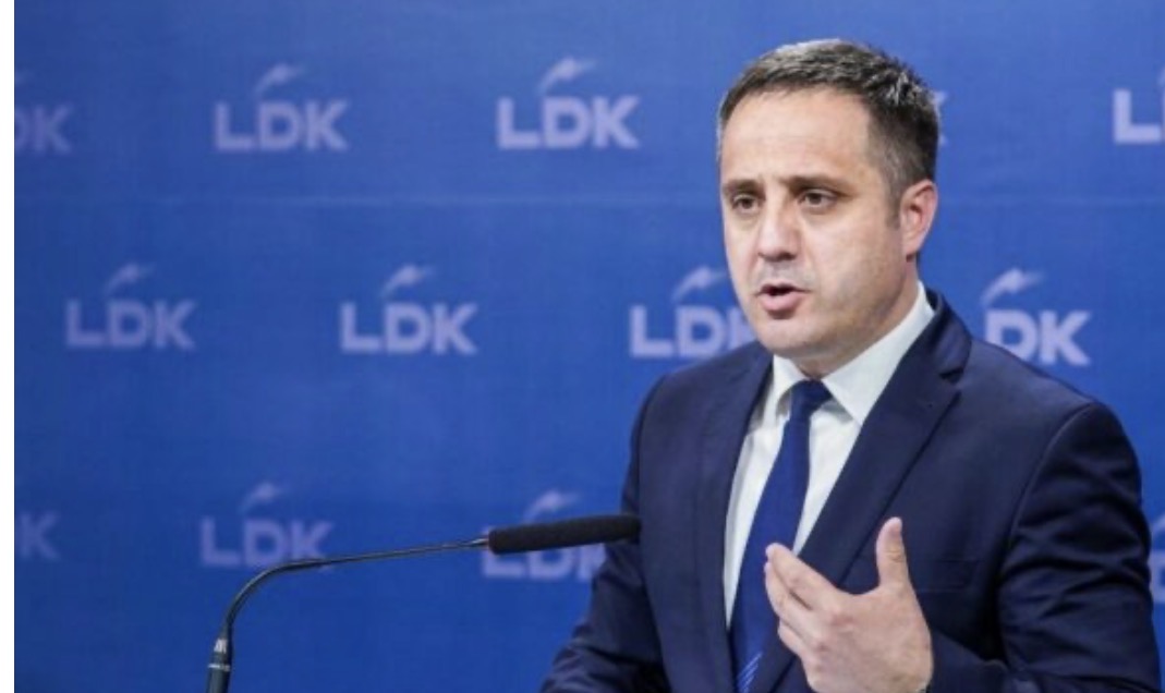 Driton Selmanaj reagon për faqen e re të Presidencës: I papranushëm injorimi i llogos që u bë në kohën e Rugovës