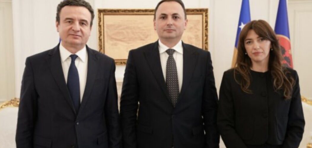 Kurti e Haxhiu si u.d e presidentes ia zgjasin mandatin shefit të AKI-së edhe për 5 vjet