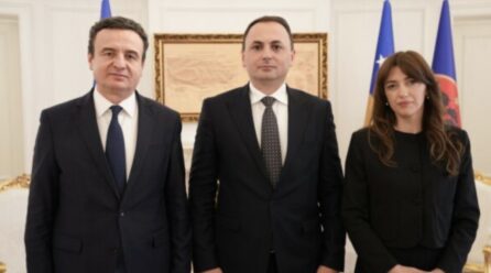 Kurti e Haxhiu si u.d e presidentes ia zgjasin mandatin shefit të AKI-së edhe për 5 vjet