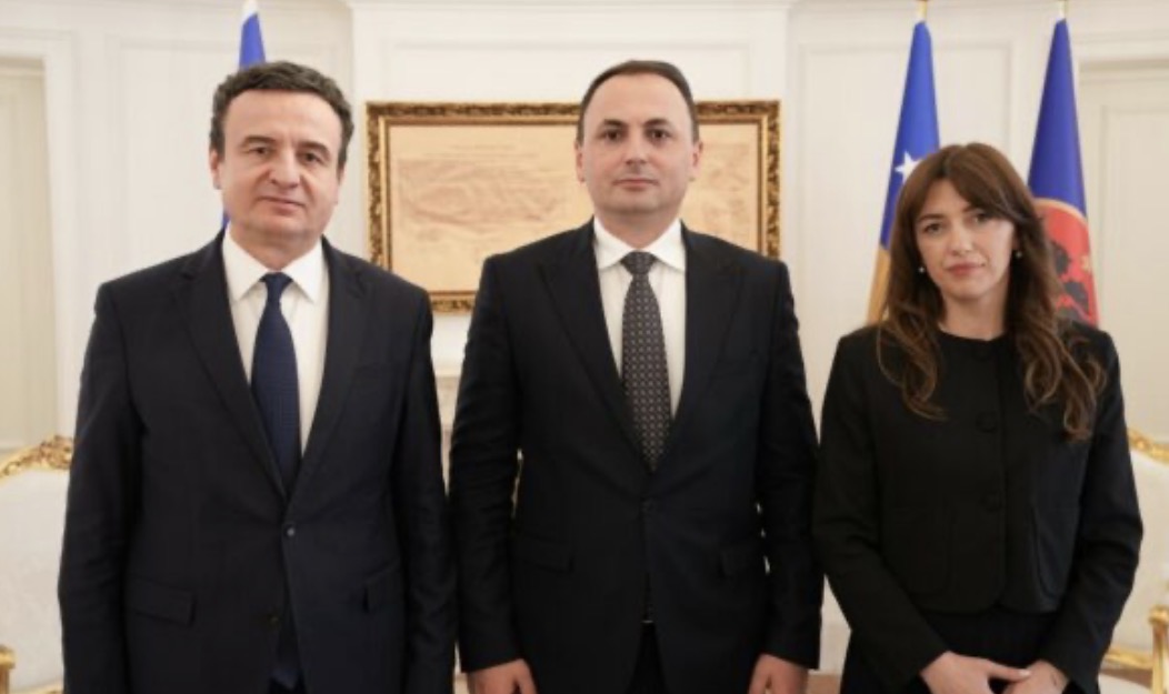 Kurti e Haxhiu si u.d e presidentes ia zgjasin mandatin shefit të AKI-së edhe për 5 vjet