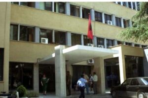 Gjykata e Tiranës sekuestron llogaritë bankare të disa kompanive të ndërtimit