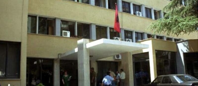 Gjykata e Tiranës sekuestron llogaritë bankare të disa kompanive të ndërtimit