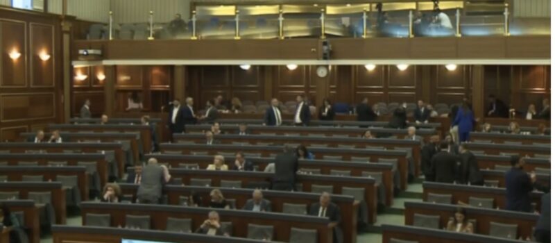 Kryhet raundi i dytë i votimit për 2 gjyqtarët e Kushtetueses – Eliminohet nga gara edhe një kandidat, mbesin edhe katër