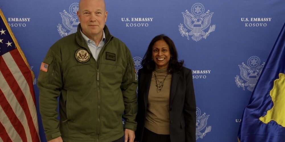 Ambasadori amerikan në NATO arrin në Kosovë, pritet nga Prattipati