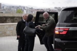 Ambasada e SHBA me një video rekapitulon vizitën e Whitaker në Kosovë