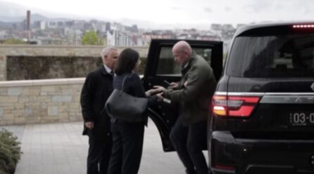 Ambasada e SHBA me një video rekapitulon vizitën e Whitaker në Kosovë