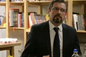 Kurti emëron ambasadorin Agron Bajrami Kryenegociator të Kosovës në dialogun me Serbinë