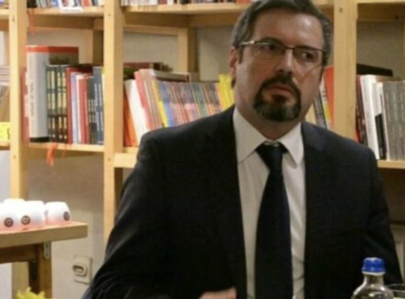 Kurti emëron ambasadorin Agron Bajrami Kryenegociator të Kosovës në dialogun me Serbinë